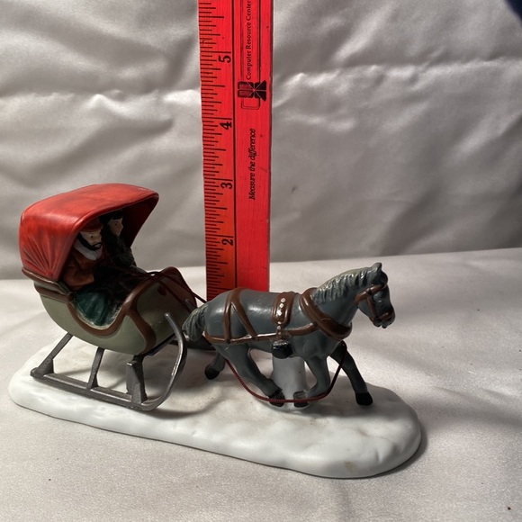 Department 56 horse and carriage holidays Christmas town - Picture 3 of 5